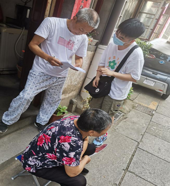 “灾后重建之‘速度与温情’”实践团队1.png